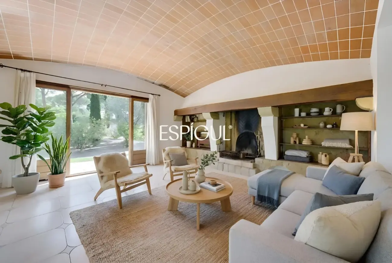 Villa con vistas al Massís de l’Ardenya-Cadiretes