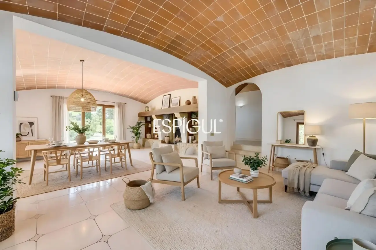 Villa con vistas al Massís de l’Ardenya-Cadiretes