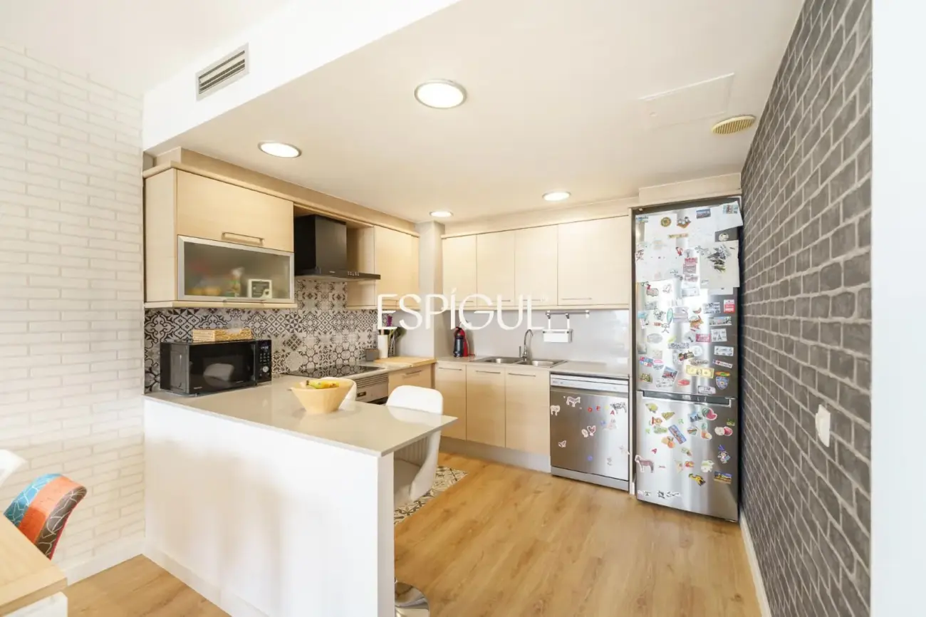 Sea views and outdoor living in this beautiful apartment with terrace in Montgat