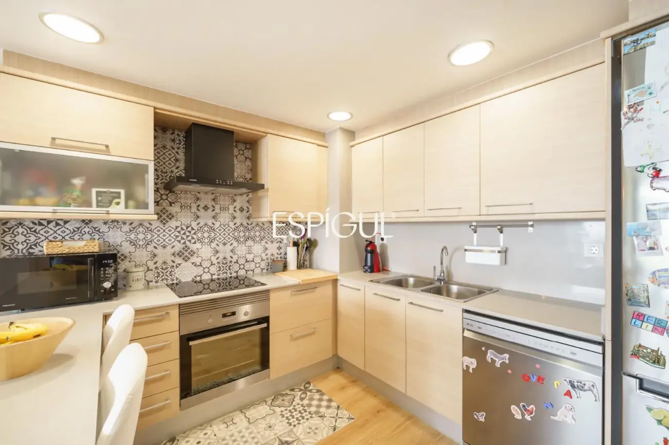 Sea views and outdoor living in this beautiful apartment with terrace in Montgat