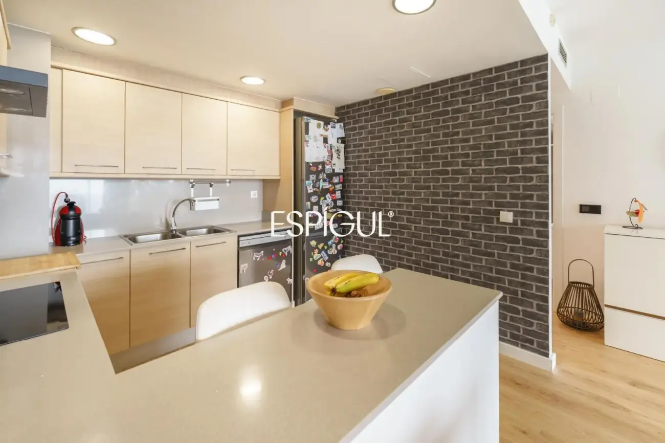 Sea views and outdoor living in this beautiful apartment with terrace in Montgat