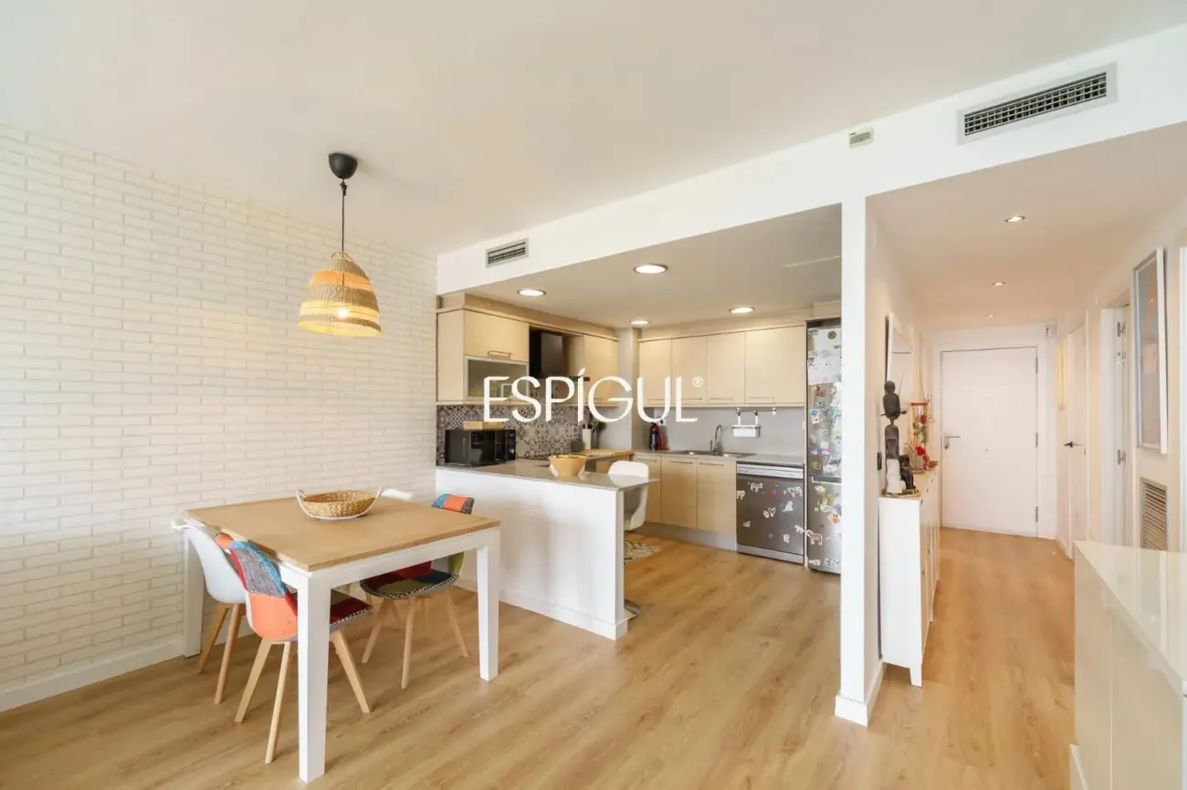 Sea views and outdoor living in this beautiful apartment with terrace in Montgat