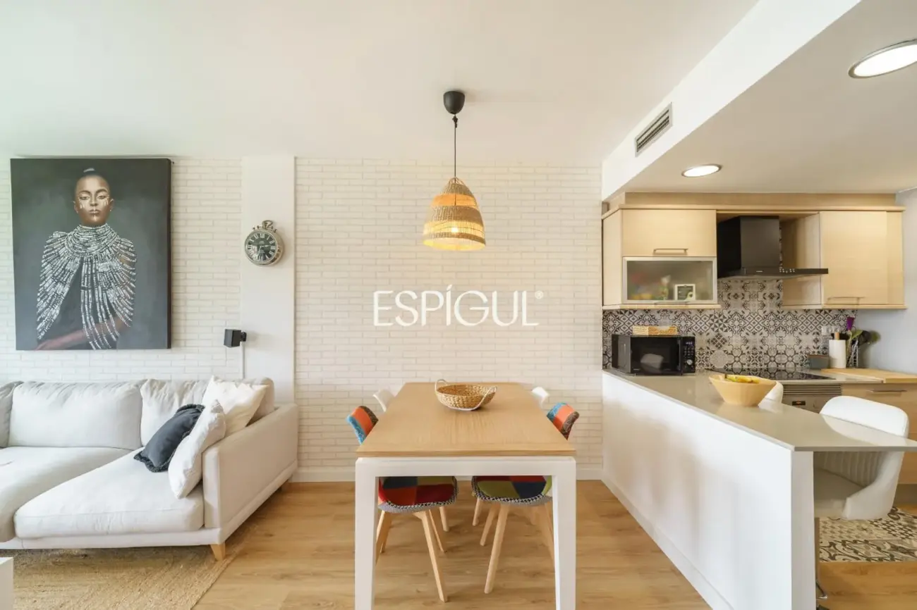 Sea views and outdoor living in this beautiful apartment with terrace in Montgat