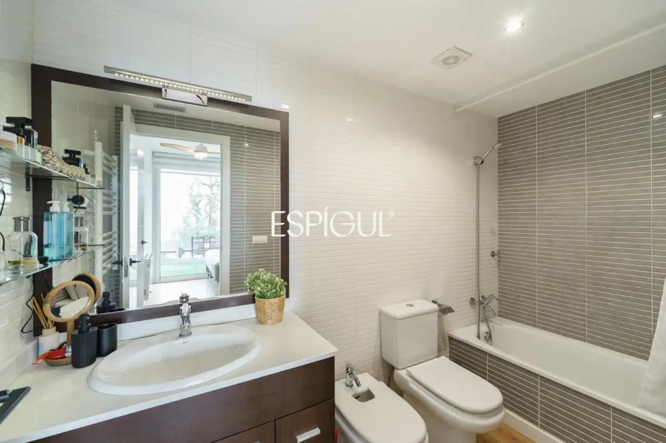 Sea views and outdoor living in this beautiful apartment with terrace in Montgat