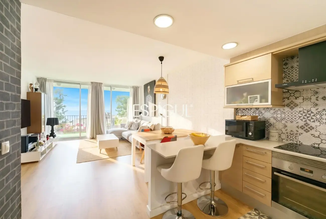 Sea views and outdoor living in this beautiful apartment with terrace in Montgat