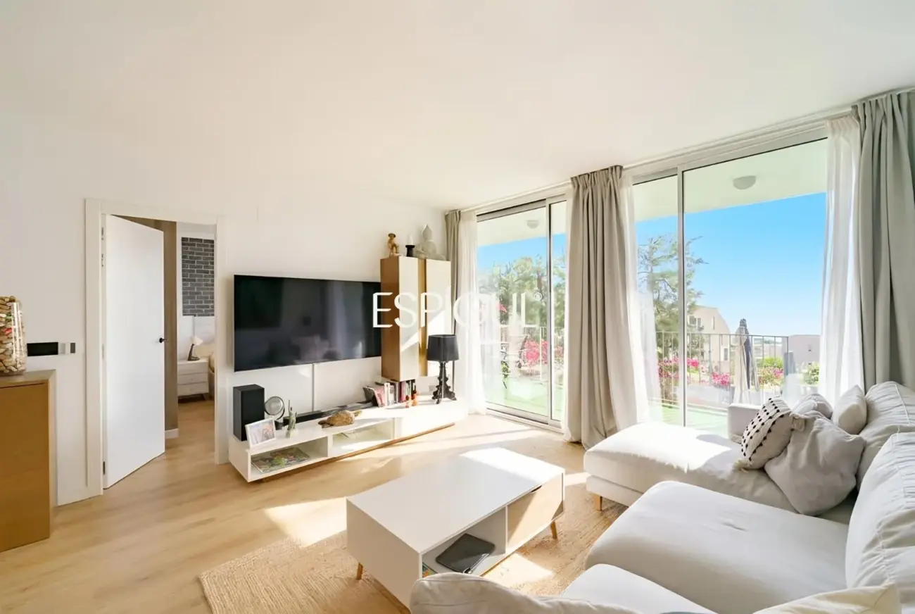 Sea views and outdoor living in this beautiful apartment with terrace in Montgat