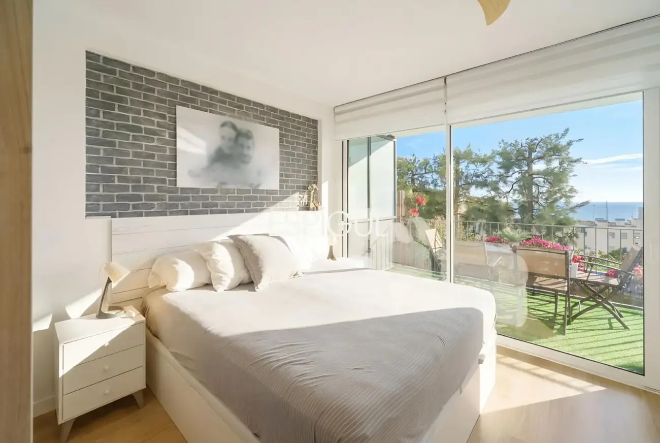 Sea views and outdoor living in this beautiful apartment with terrace in Montgat