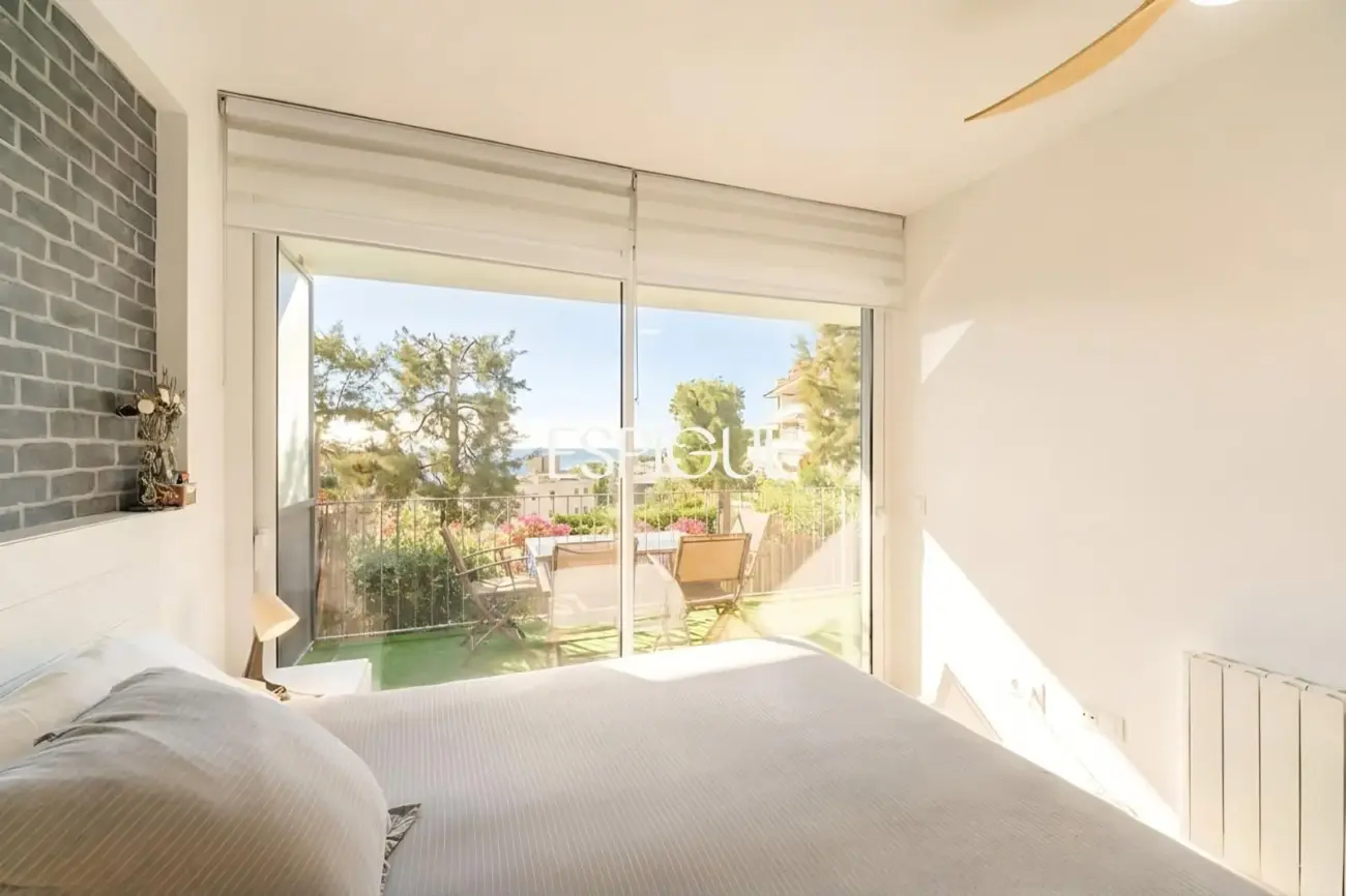 Sea views and outdoor living in this beautiful apartment with terrace in Montgat