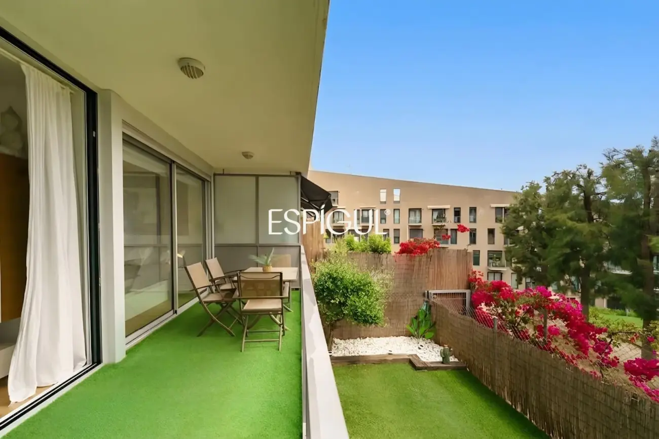 Sea views and outdoor living in this beautiful apartment with terrace in Montgat