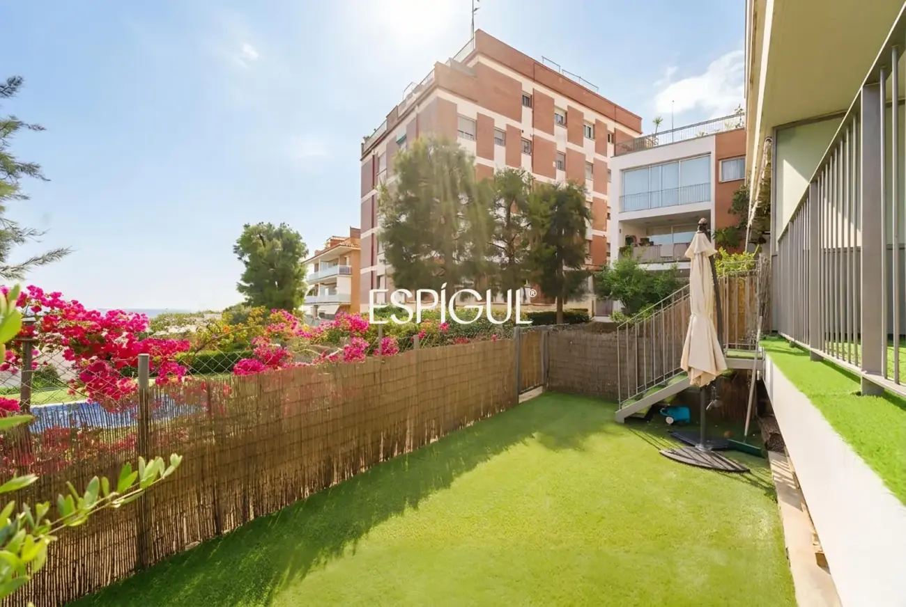 Sea views and outdoor living in this beautiful apartment with terrace in Montgat