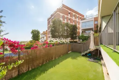 Sea views and outdoor living in this beautiful apartment with terrace in Montgat