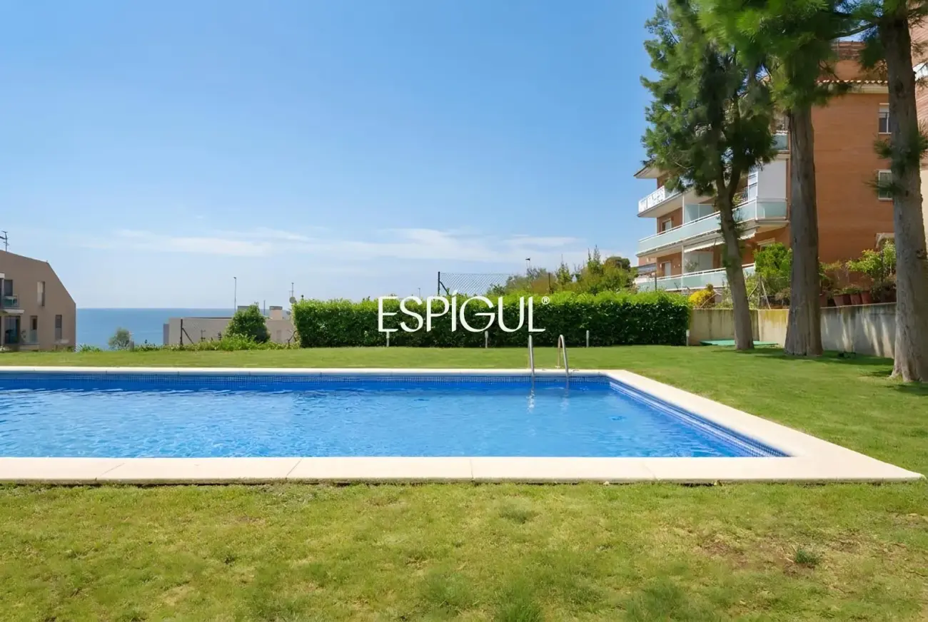 Sea views and outdoor living in this beautiful apartment with terrace in Montgat