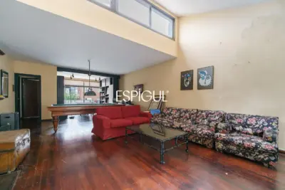 Vivienda a reformar en la plaza del ajuntamiento de Alella