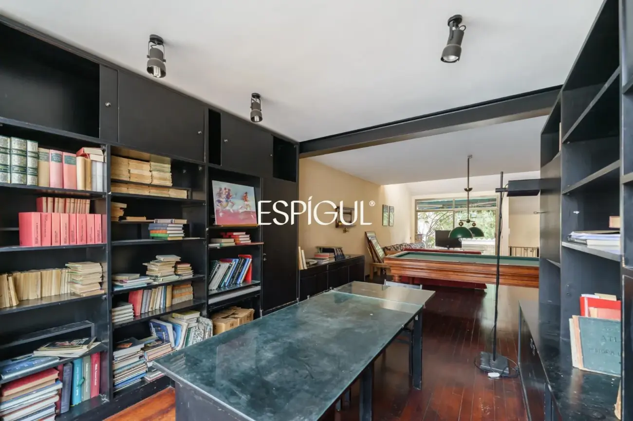 Vivienda a reformar en la plaza del ajuntamiento de Alella