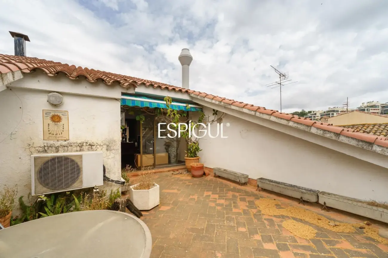 Vivienda a reformar en la plaza del ajuntamiento de Alella