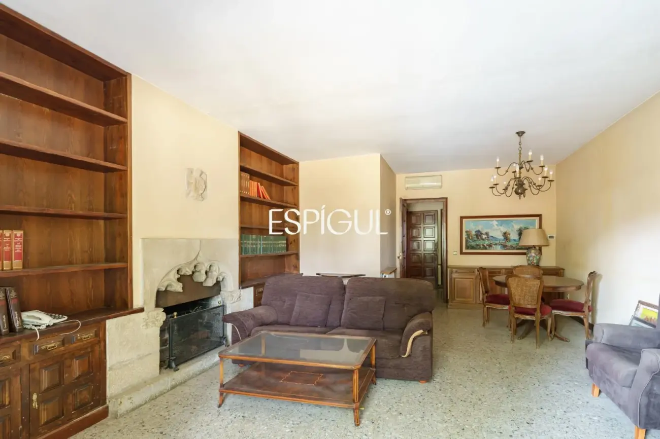 Vivienda a reformar en la plaza del ajuntamiento de Alella