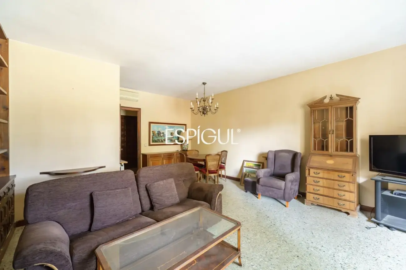 Vivienda a reformar en la plaza del ajuntamiento de Alella
