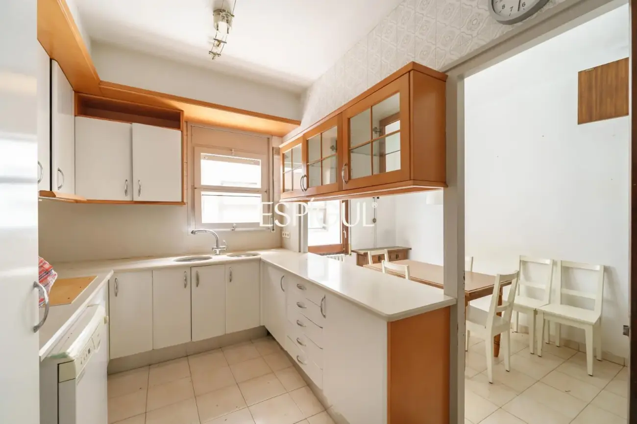 Vivienda a reformar en la plaza del ajuntamiento de Alella