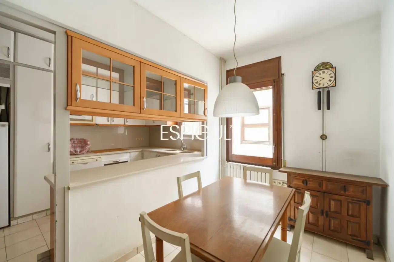 Vivienda a reformar en la plaza del ajuntamiento de Alella