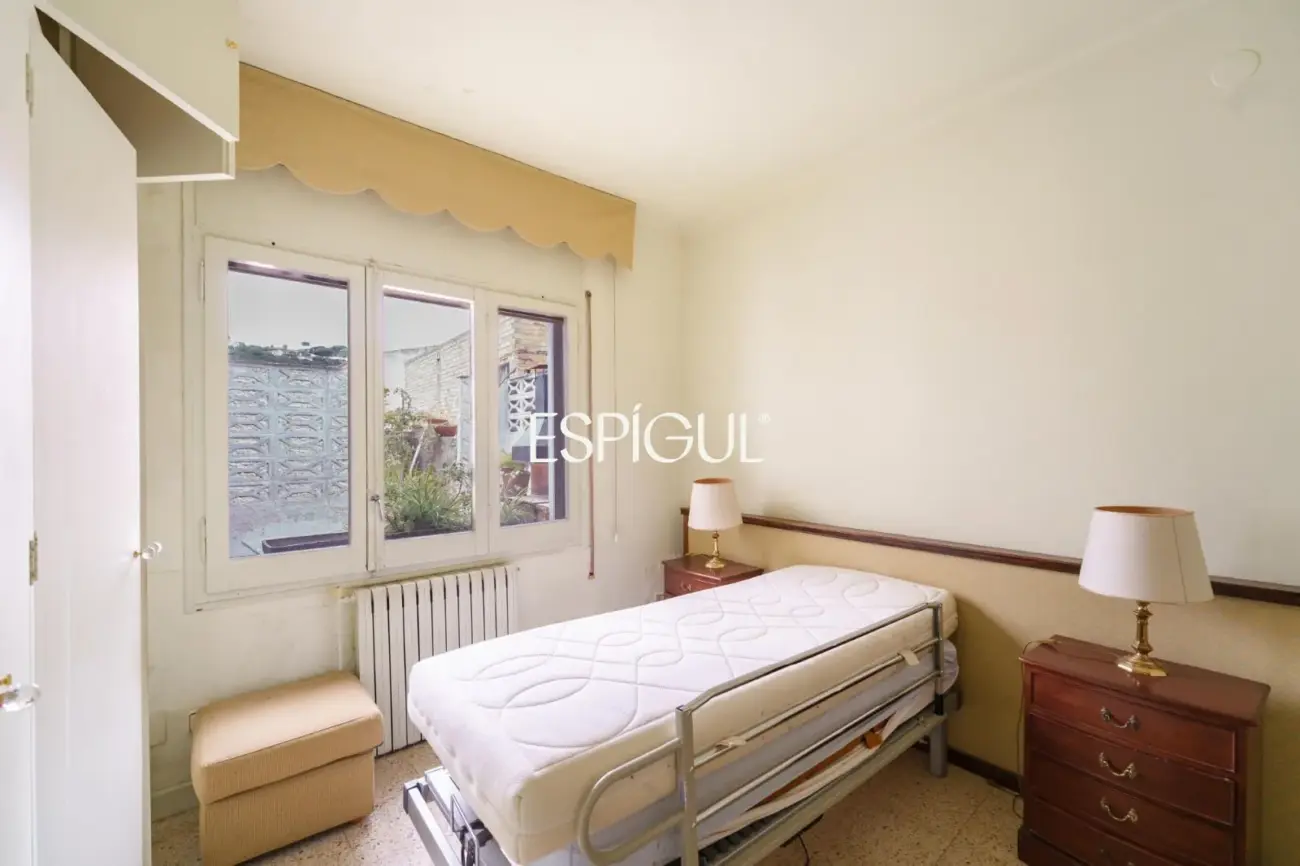 Vivienda a reformar en la plaza del ajuntamiento de Alella