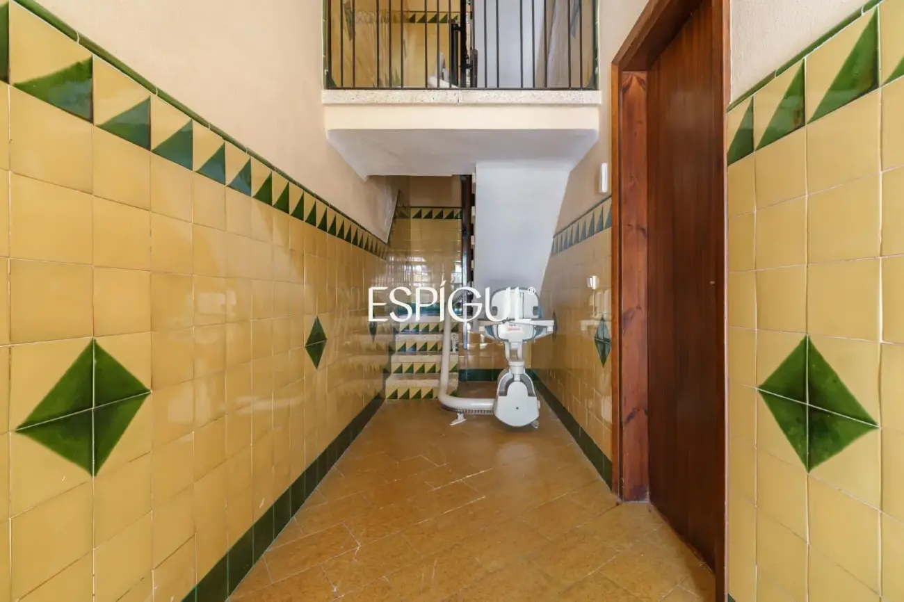 Vivienda a reformar en la plaza del ajuntamiento de Alella