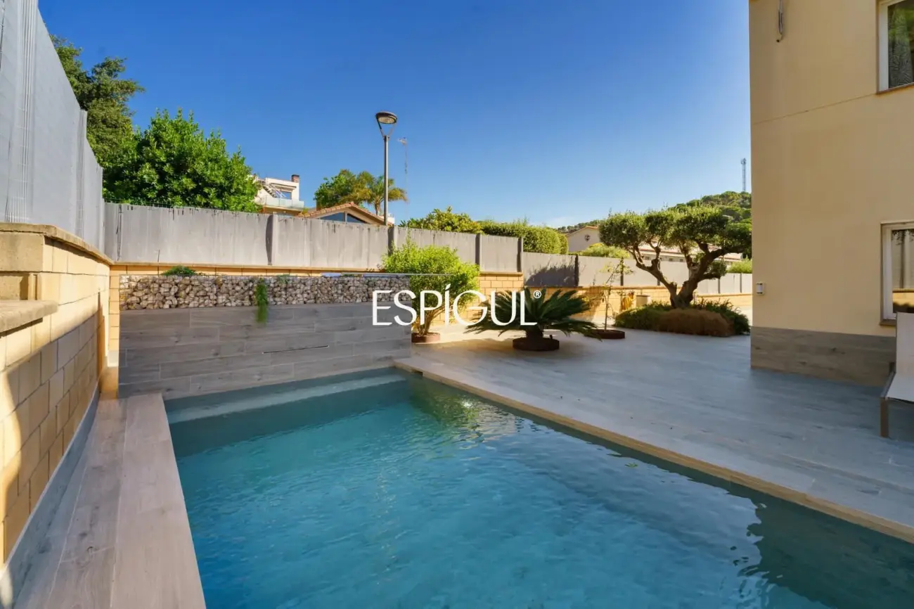 Fully renovated house with a pool in Canet de Mar