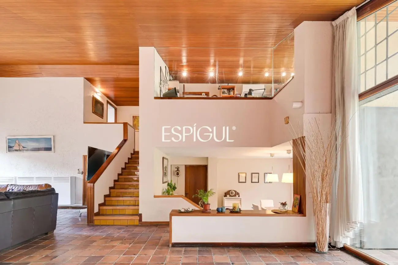Casa en venta en Bellaterra con gran jardín y mucha privacidad