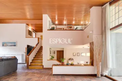 Casa en venta en Bellaterra con gran jardín y mucha privacidad