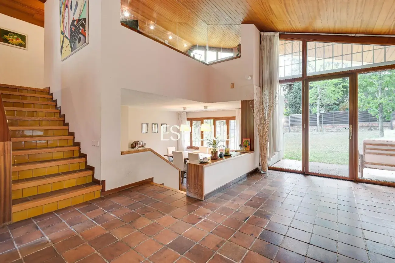Casa en venta en Bellaterra con gran jardín y mucha privacidad