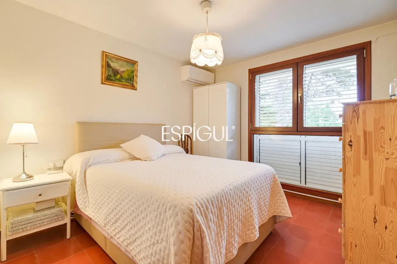 Casa en venta en Bellaterra con gran jardín y mucha privacidad