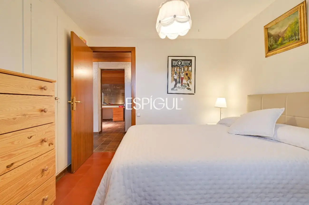 Casa en venta en Bellaterra con gran jardín y mucha privacidad