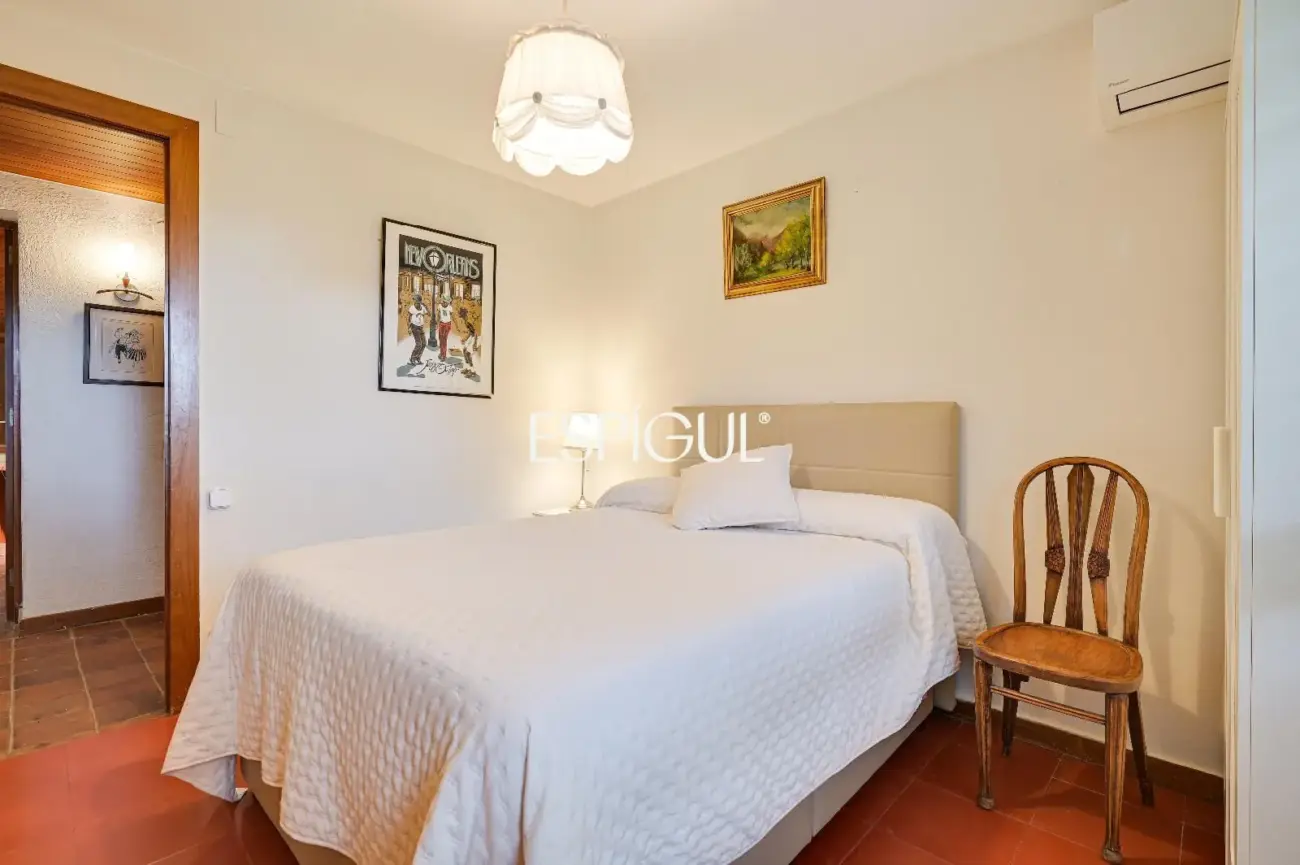 Casa en venta en Bellaterra con gran jardín y mucha privacidad