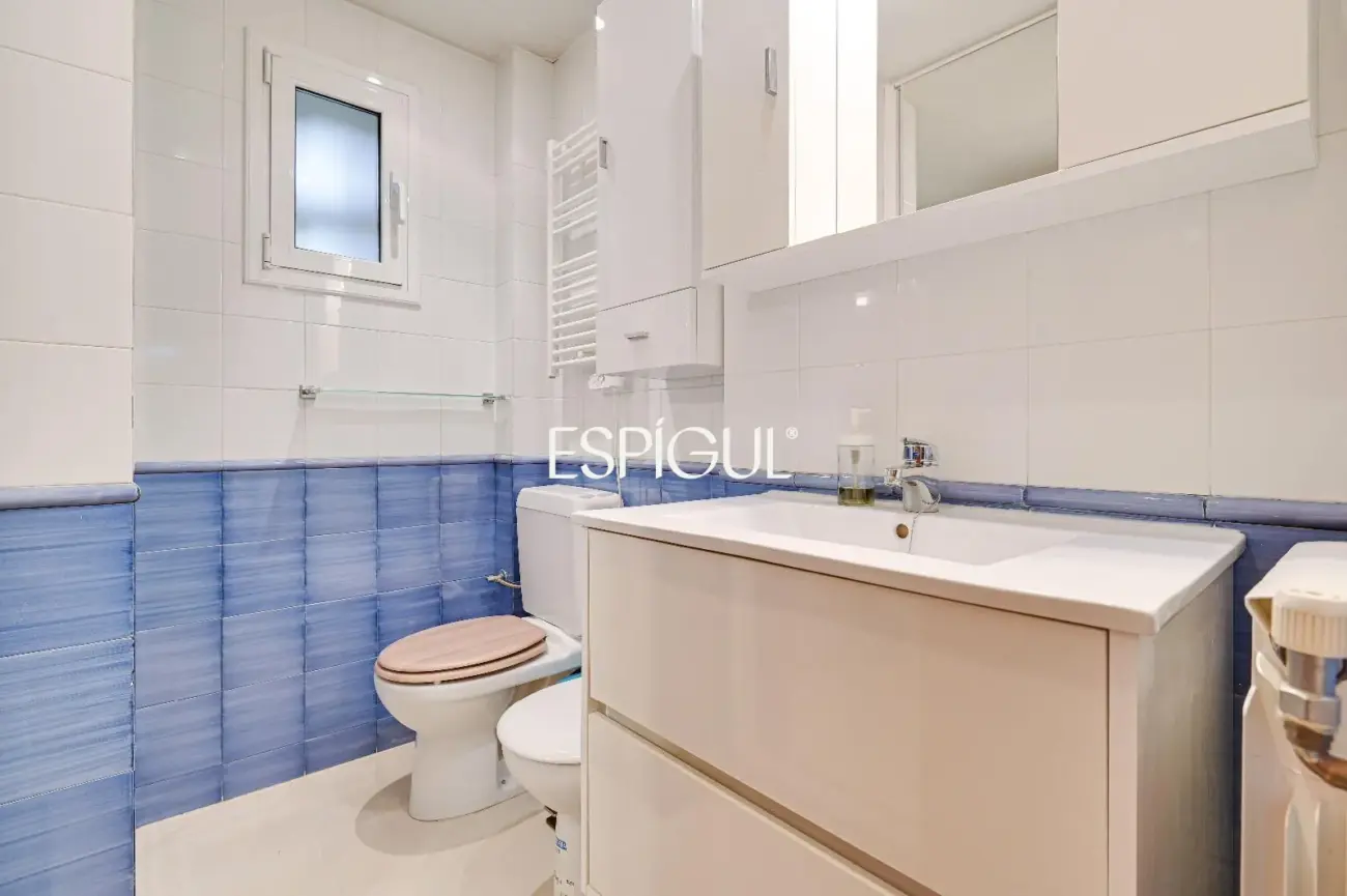 Casa en venta en Bellaterra con gran jardín y mucha privacidad