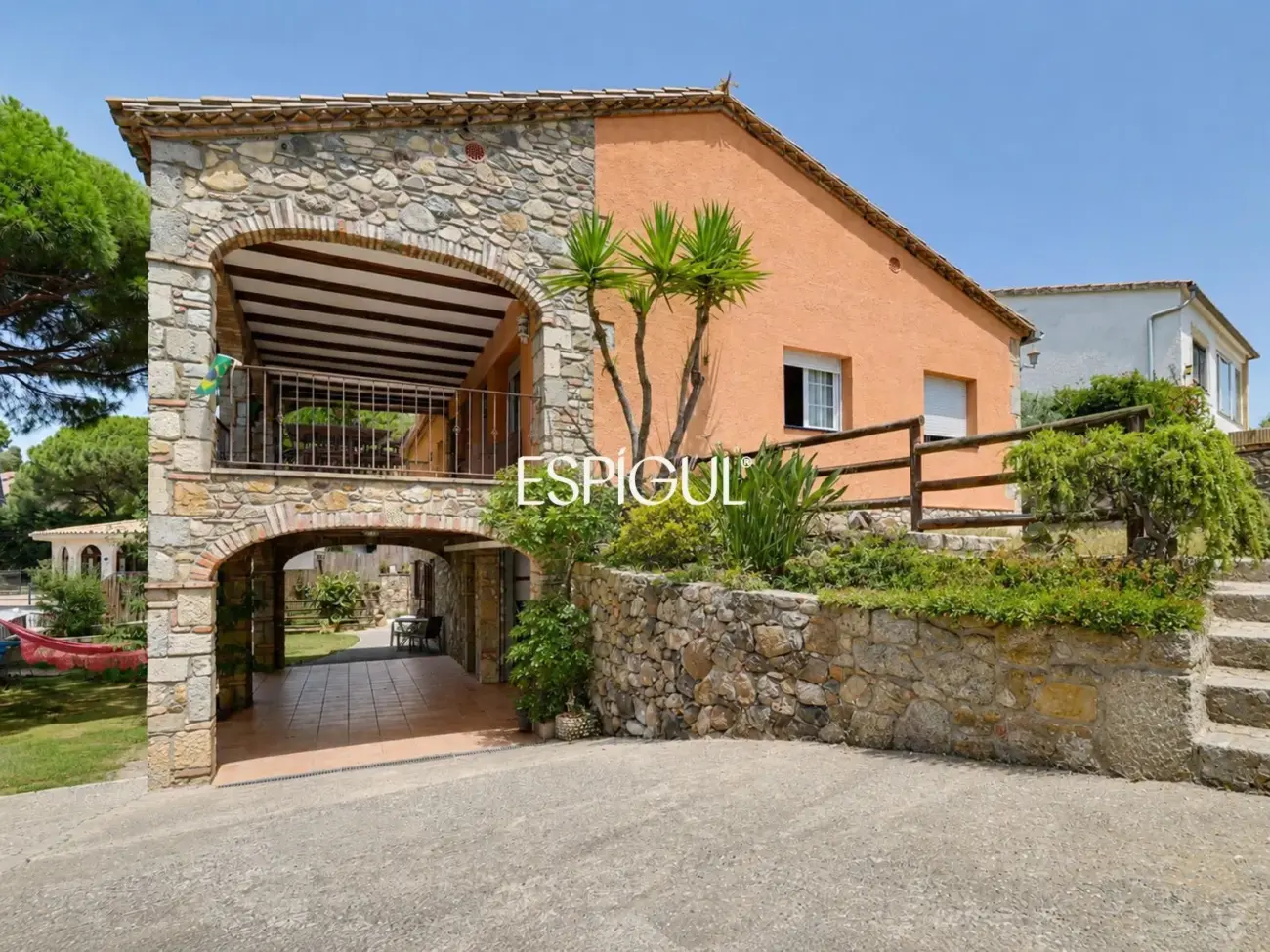 Casa familiar a Finca Verd amb gran potencial