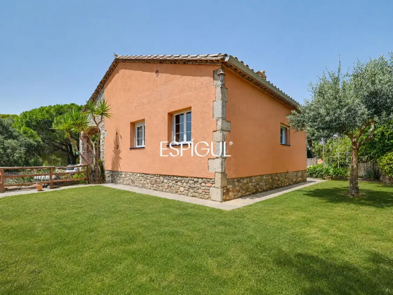 Casa familiar a Finca Verd amb gran potencial