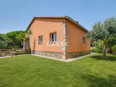 Casa familiar a Finca Verd amb gran potencial