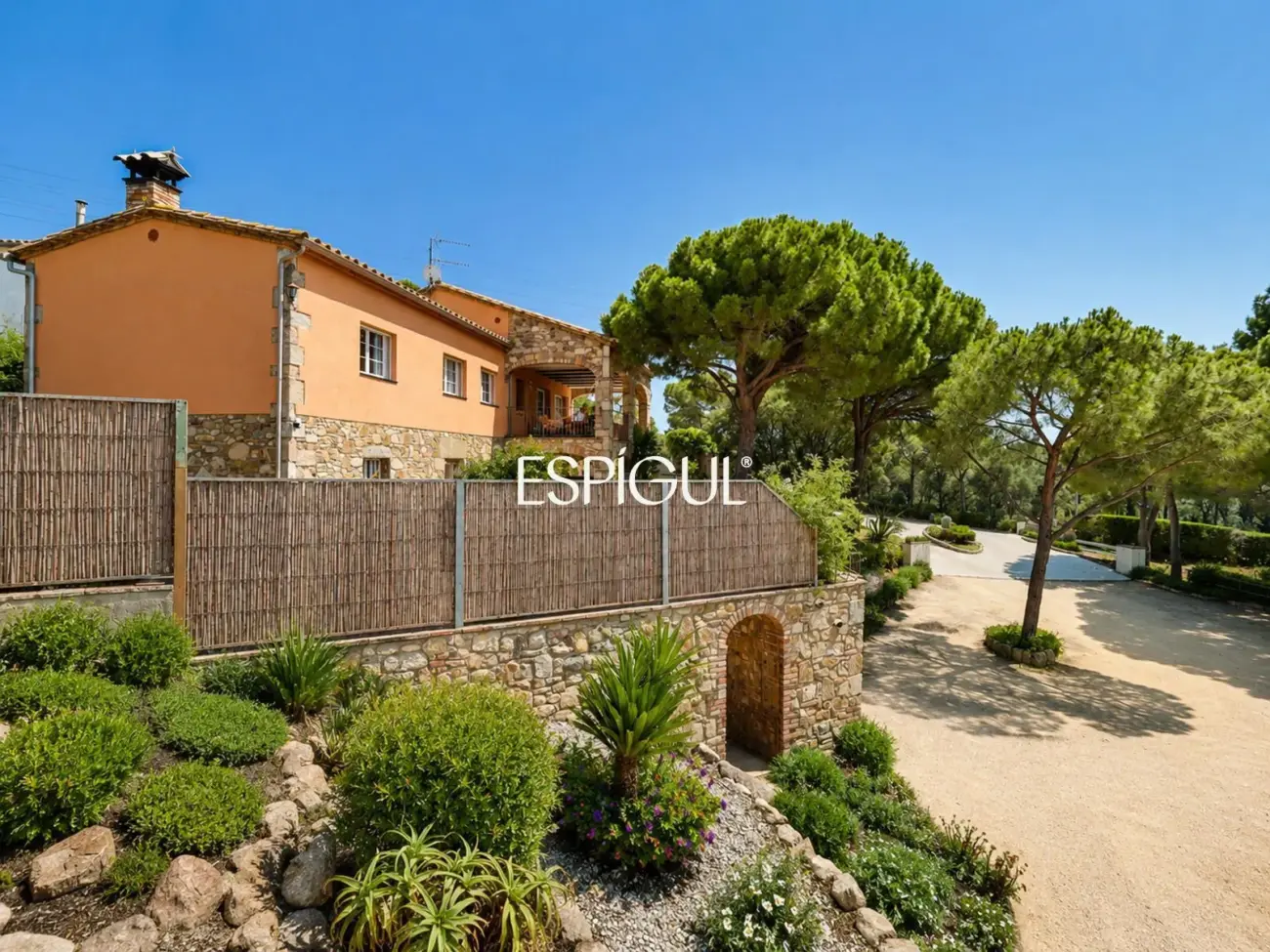 Casa familiar a Finca Verd amb gran potencial