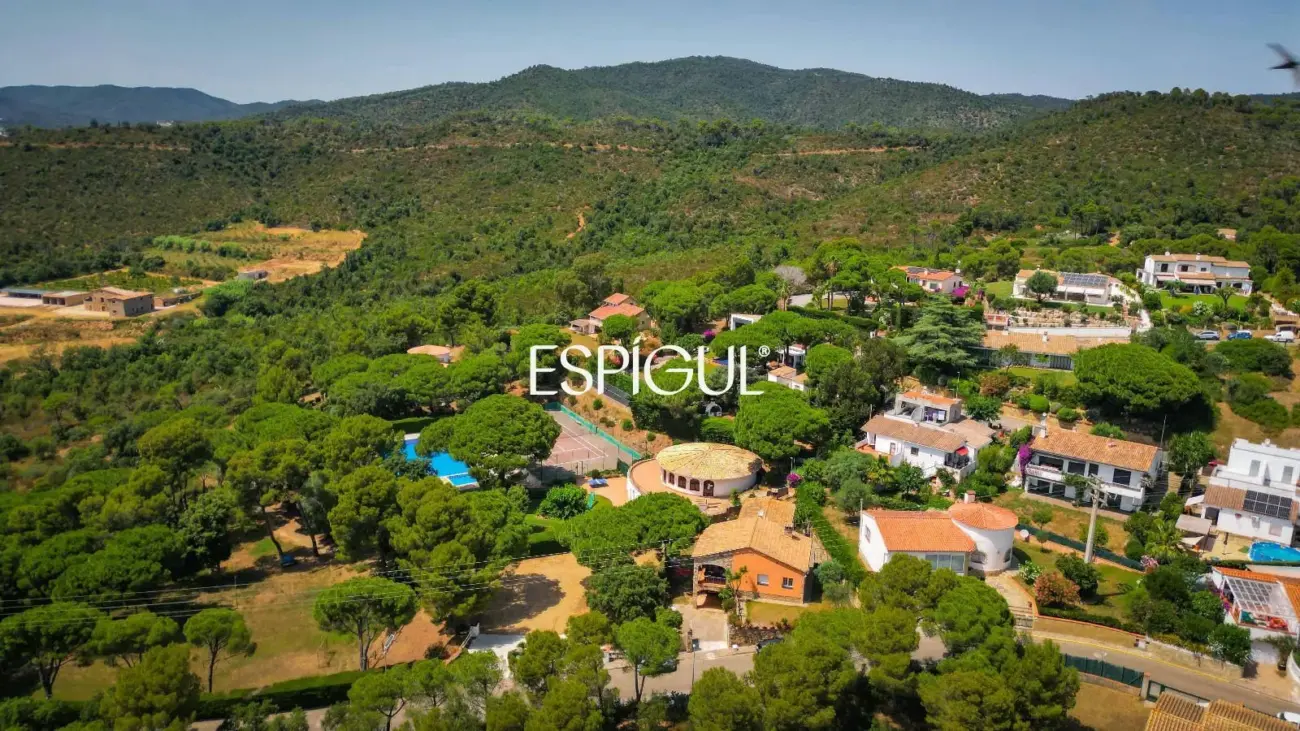 Casa familiar a Finca Verd amb gran potencial