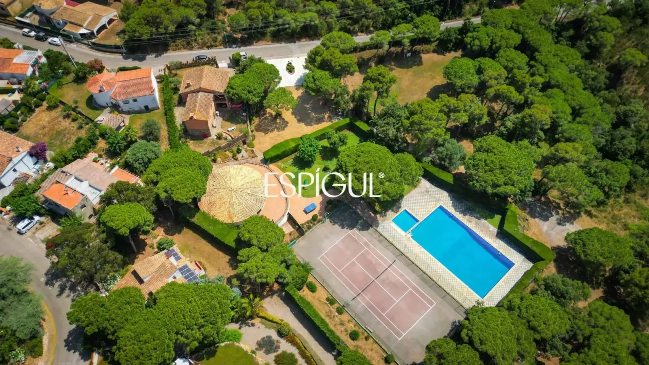 Casa familiar a Finca Verd amb gran potencial