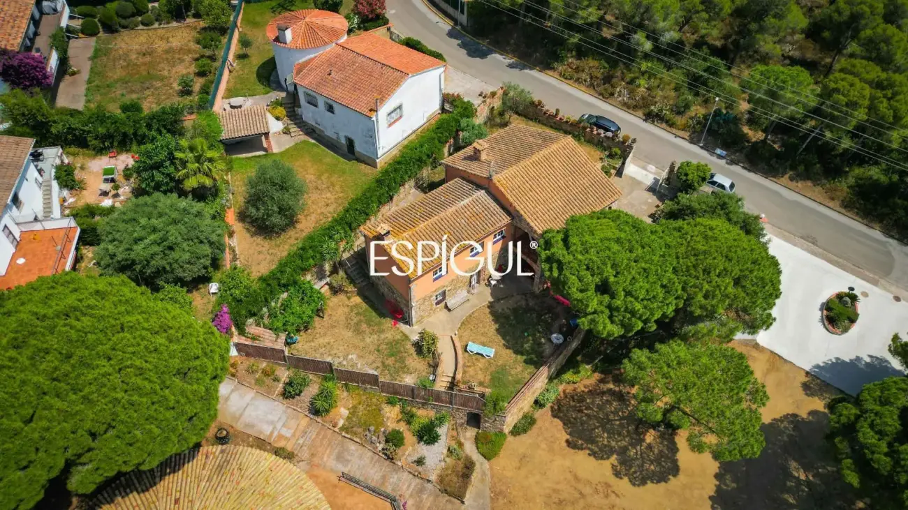 Casa familiar a Finca Verd amb gran potencial