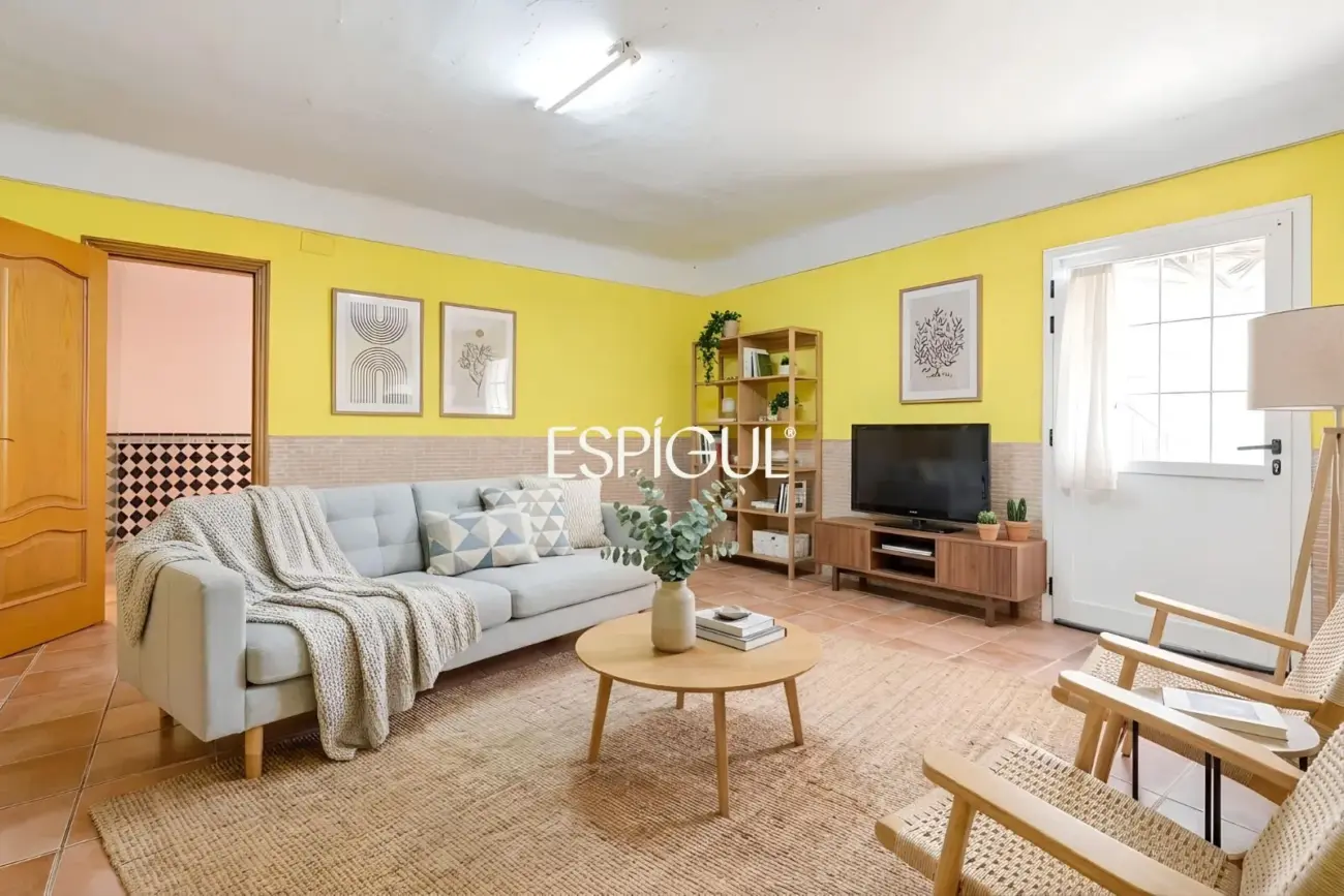 Casa familiar a Finca Verd amb gran potencial