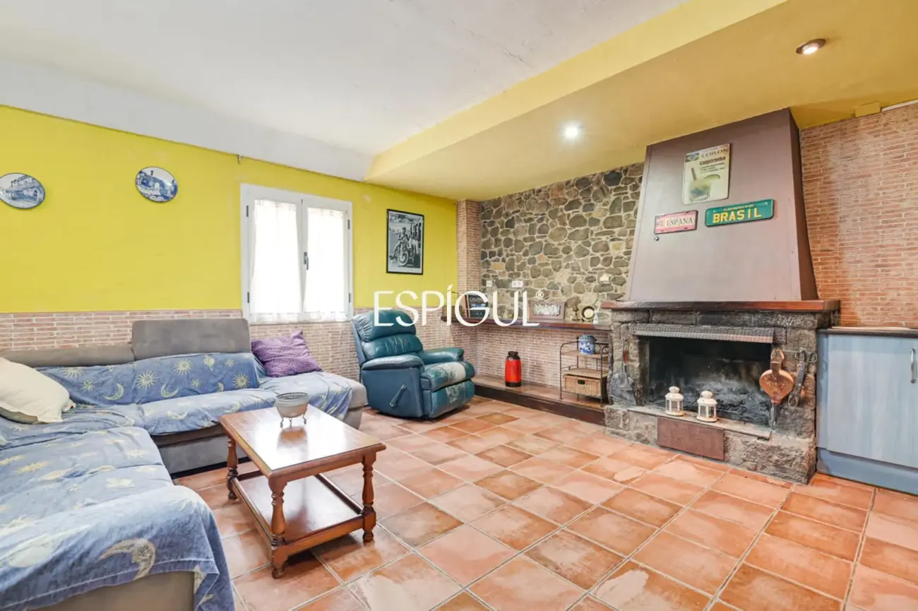 Casa familiar a Finca Verd amb gran potencial