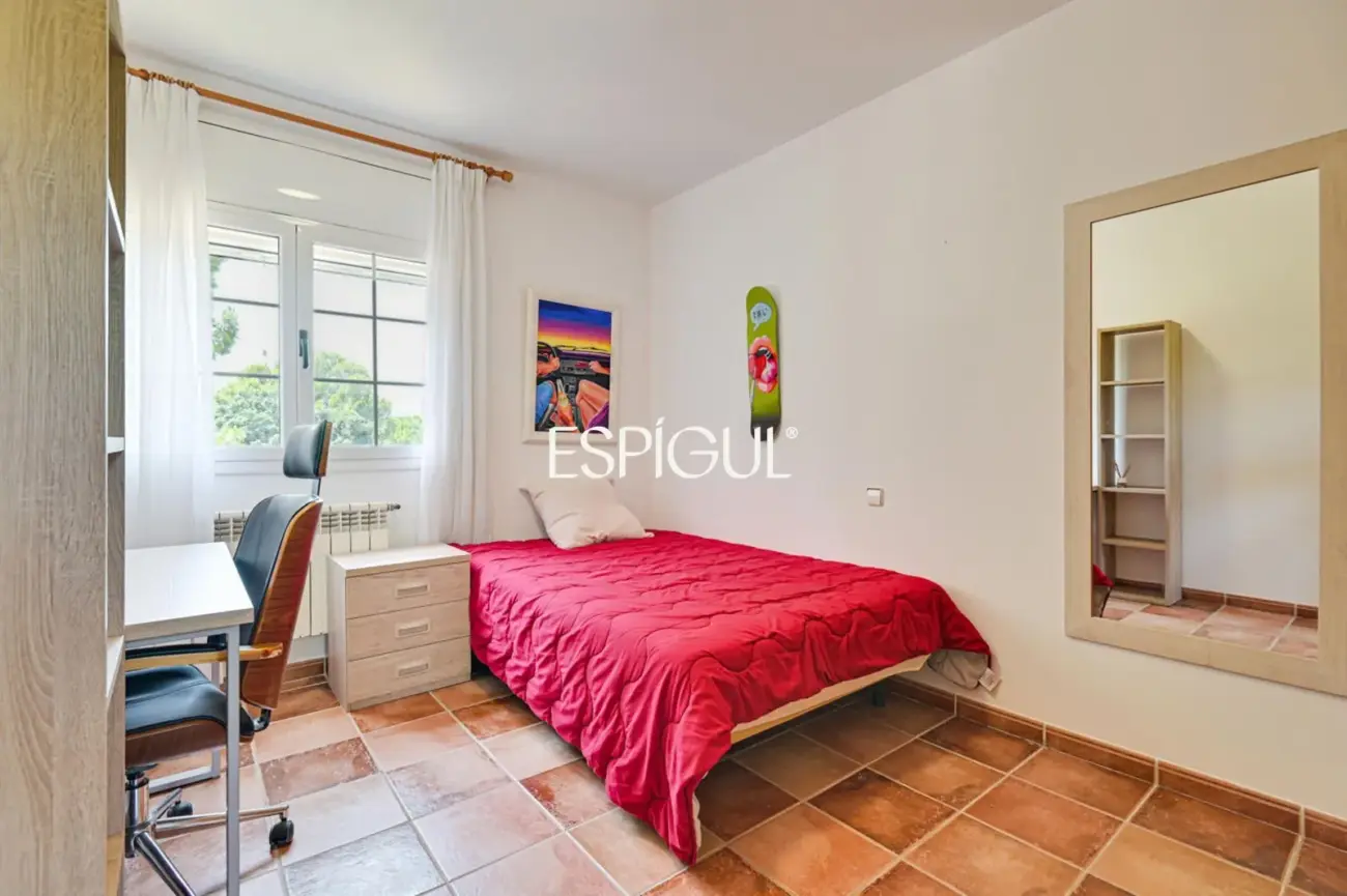 Casa familiar a Finca Verd amb gran potencial