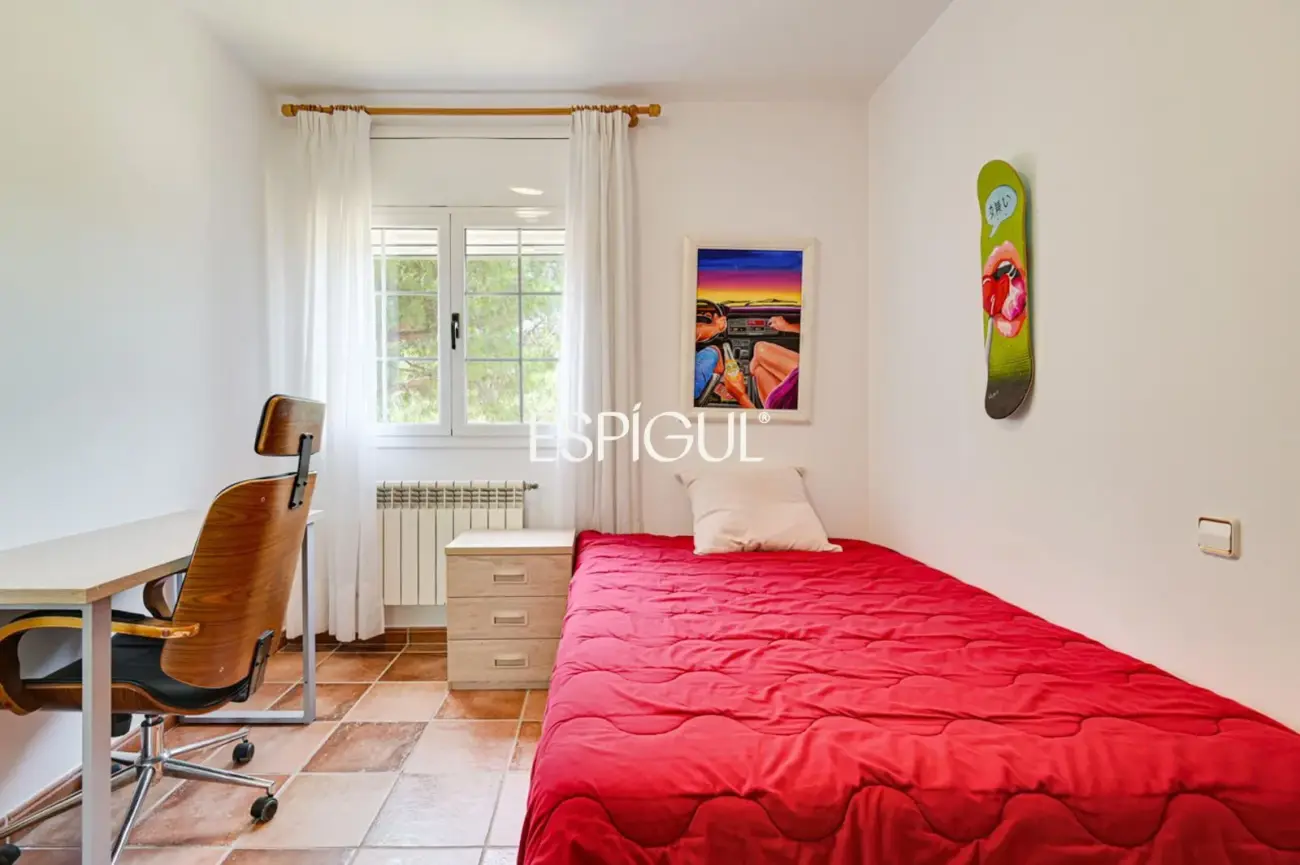 Casa familiar a Finca Verd amb gran potencial