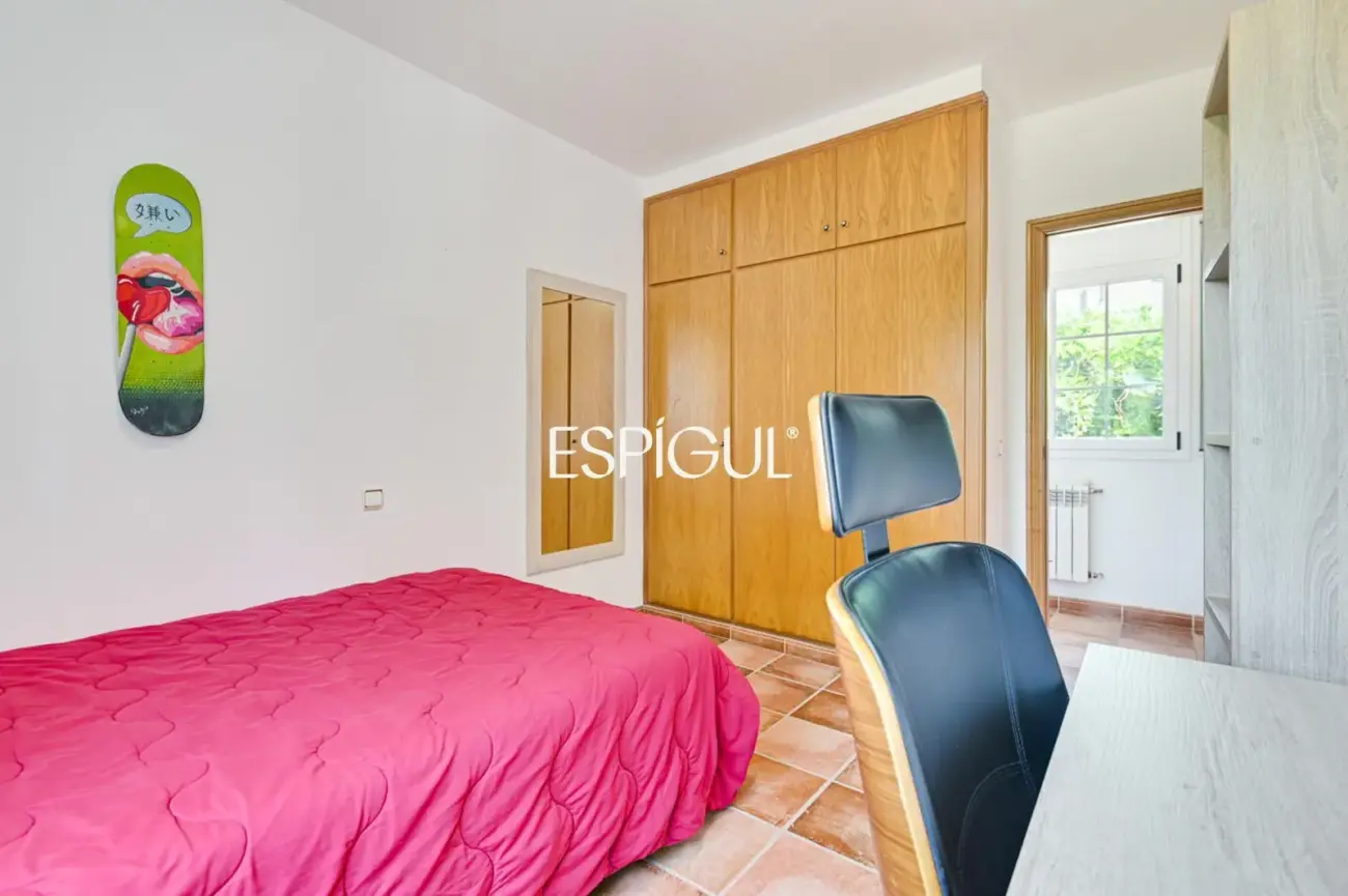 Casa familiar a Finca Verd amb gran potencial