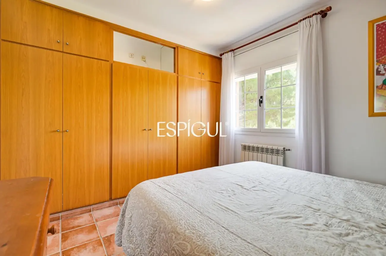 Casa familiar a Finca Verd amb gran potencial