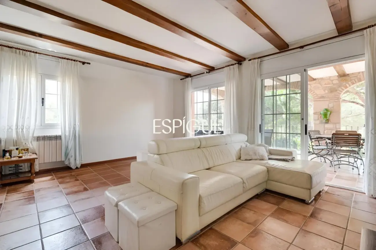 Casa familiar a Finca Verd amb gran potencial