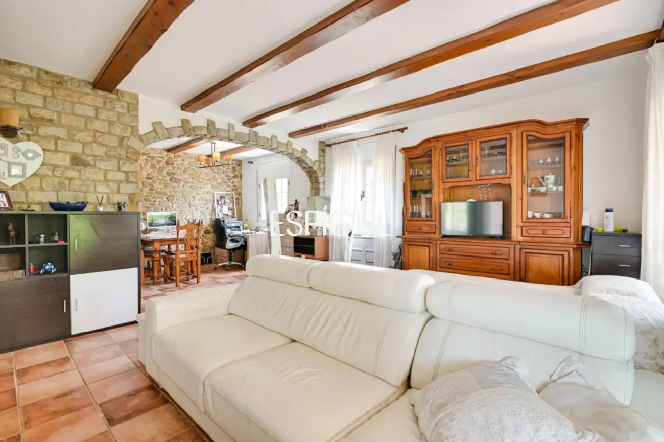 Casa familiar a Finca Verd amb gran potencial