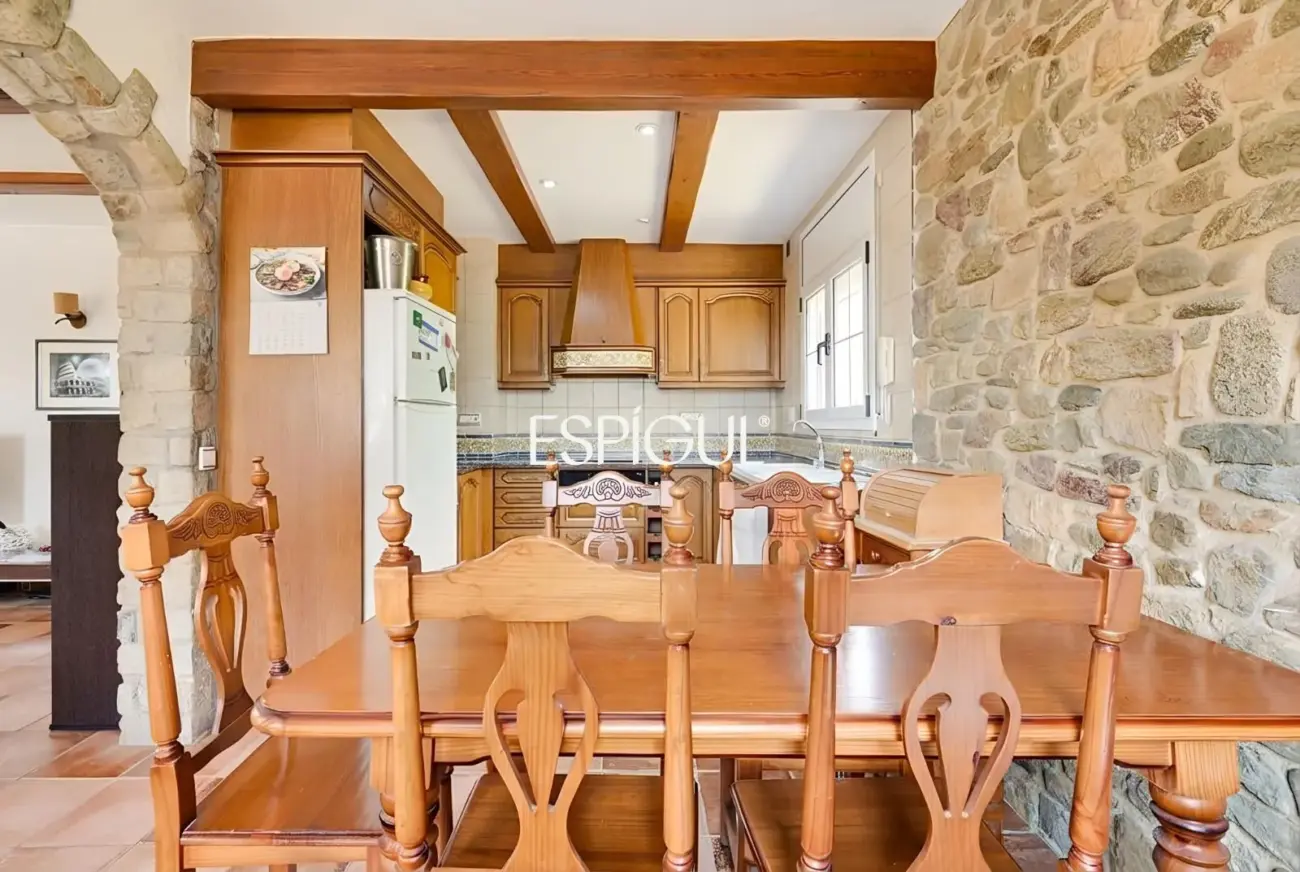Casa familiar a Finca Verd amb gran potencial