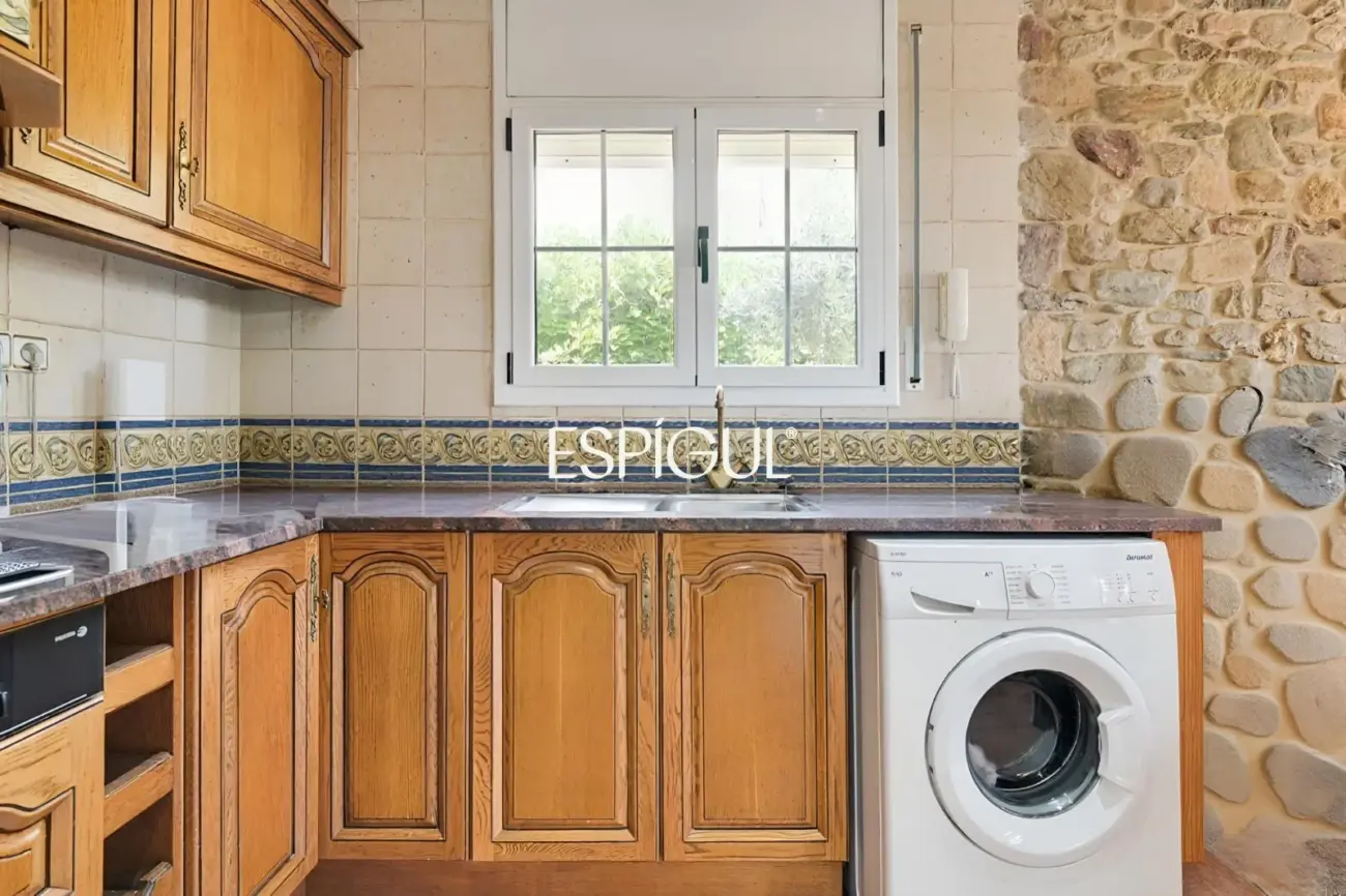 Casa familiar a Finca Verd amb gran potencial